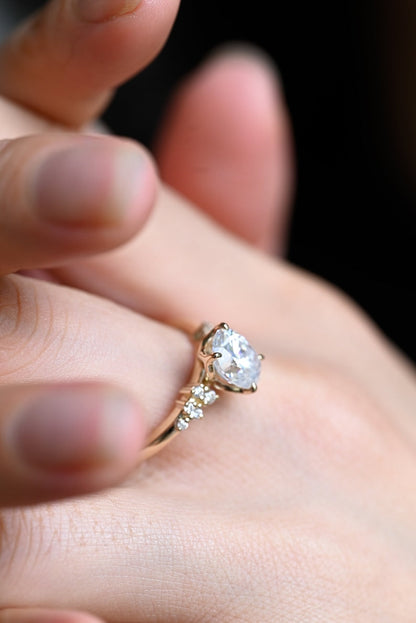 Stunning 1.0 - 2.0 CT Oval Moissanite Engagement Ring with Cluster Design 5
