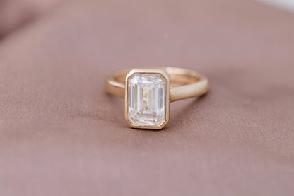 2 CT Round Three Stones Lab Grown Diamond Engagement Ring