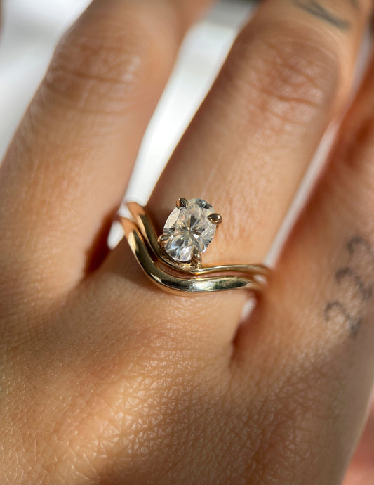 1 CT Oval Cut Solitaire Lab Grown Diamond Ring With Sunrise Styled Classic Wedding Band