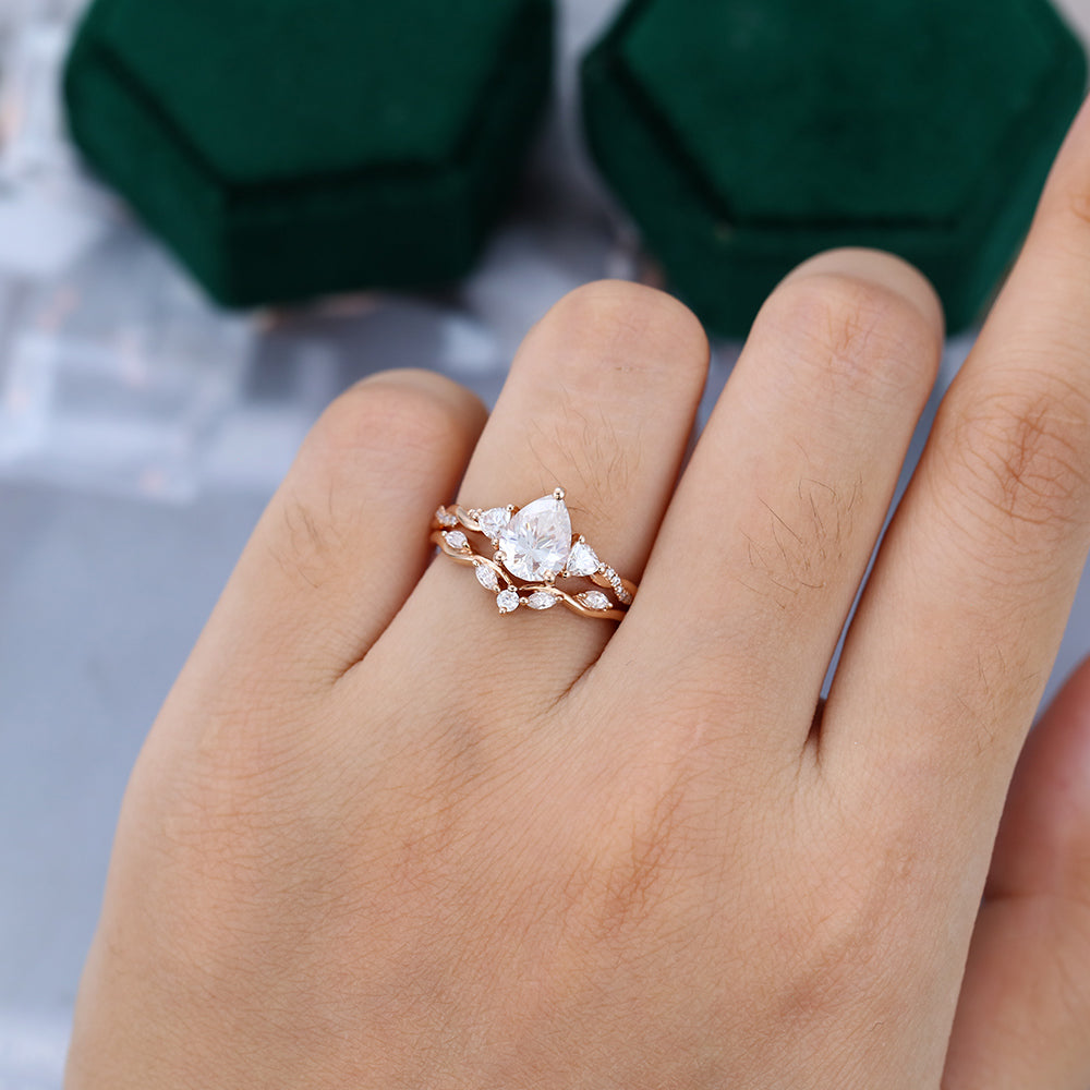 1.0 CT Pear Moissanite Three Stone Bridal Ring Set 2
