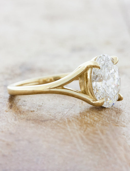 2 CT Round Three Stones Lab Grown Diamond Engagement Ring