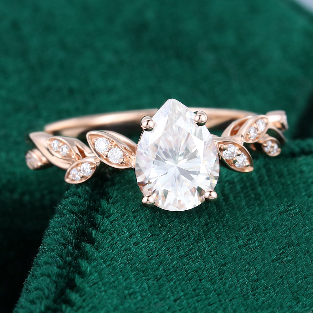 1.0 CT Pear Shaped Moissanite Vintage Engagement Ring 3