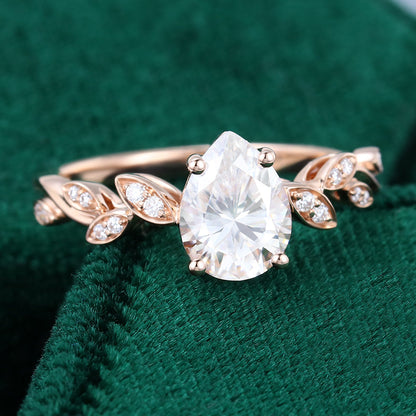 1.0 CT Pear Shaped Moissanite Vintage Engagement Ring 3