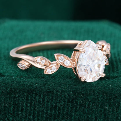 1.0 CT Pear Shaped Moissanite Vintage Engagement Ring 4