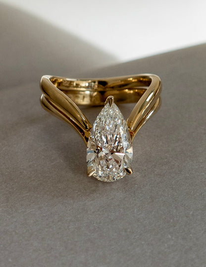 2.5 CT Pear Cut Solitaire Lab Grown Diamond Ring With Classic Eve Plain Band