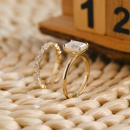 2.5 CT Emerald Cut Solitaire Styled Lab Grown Diamond Bridal Ring Set